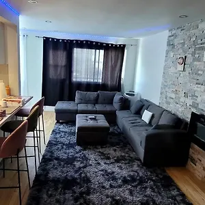  Homestay Luxurious 2 Bedrooms With In Canada